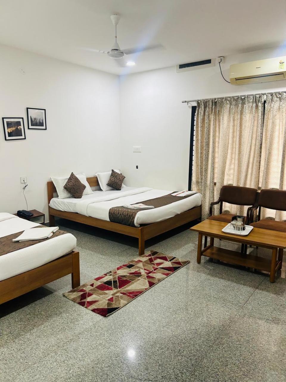 Hotel Queens Comfort Mysore Bagian luar foto
