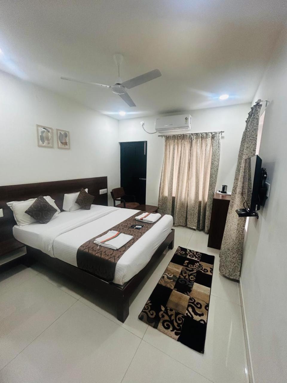 Hotel Queens Comfort Mysore Bagian luar foto