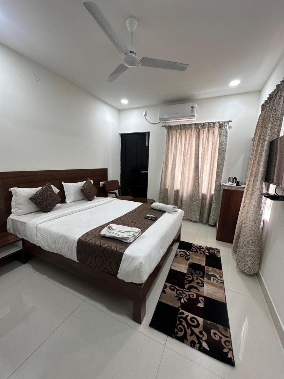 Hotel Queens Comfort Mysore Bagian luar foto