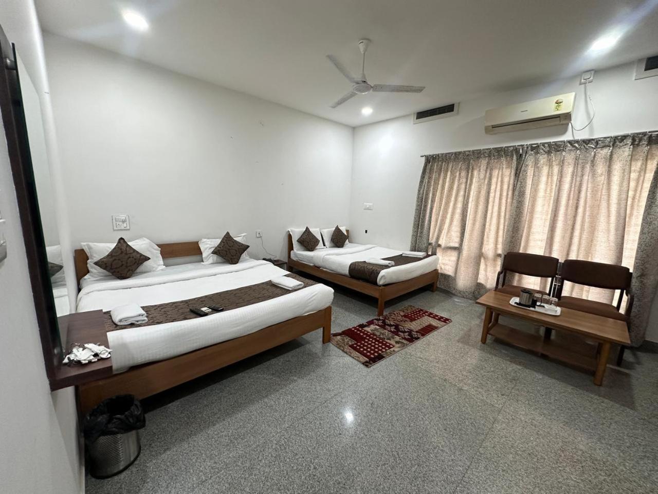 Hotel Queens Comfort Mysore Bagian luar foto