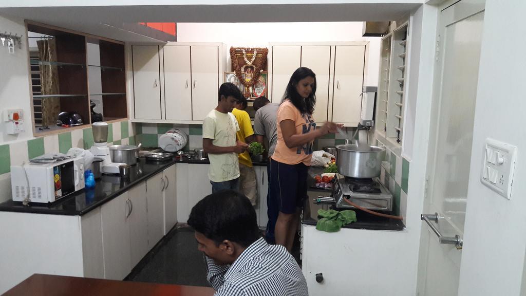 Hotel Queens Comfort Mysore Bagian luar foto