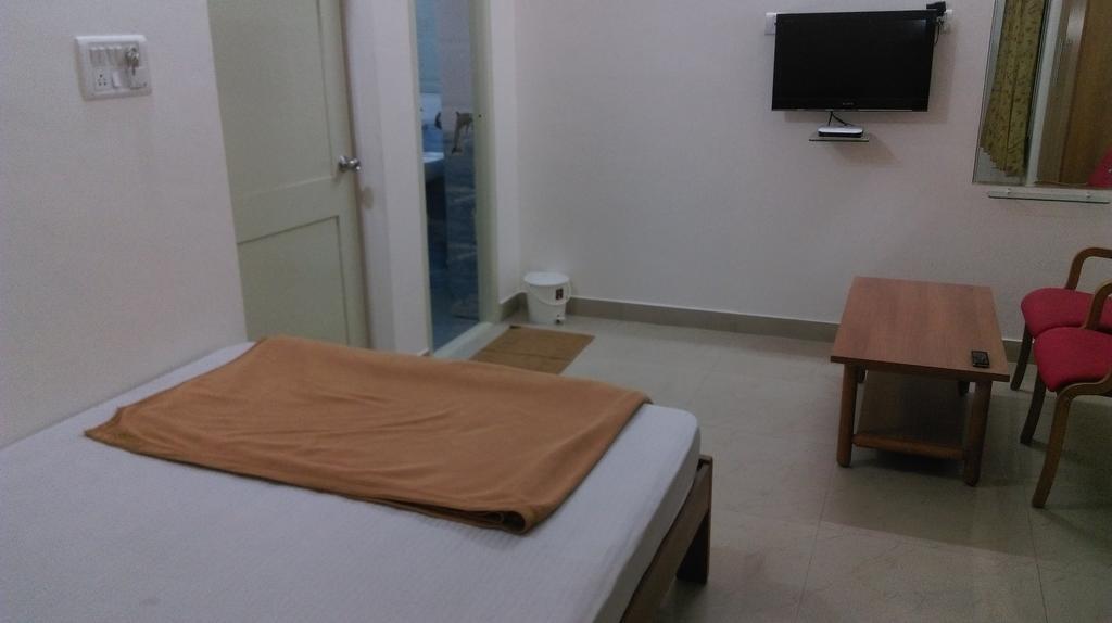 Hotel Queens Comfort Mysore Bagian luar foto